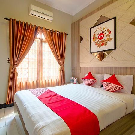 Oyo 1195 The Doctor'S Guest House Syariah Kejayan Exterior foto