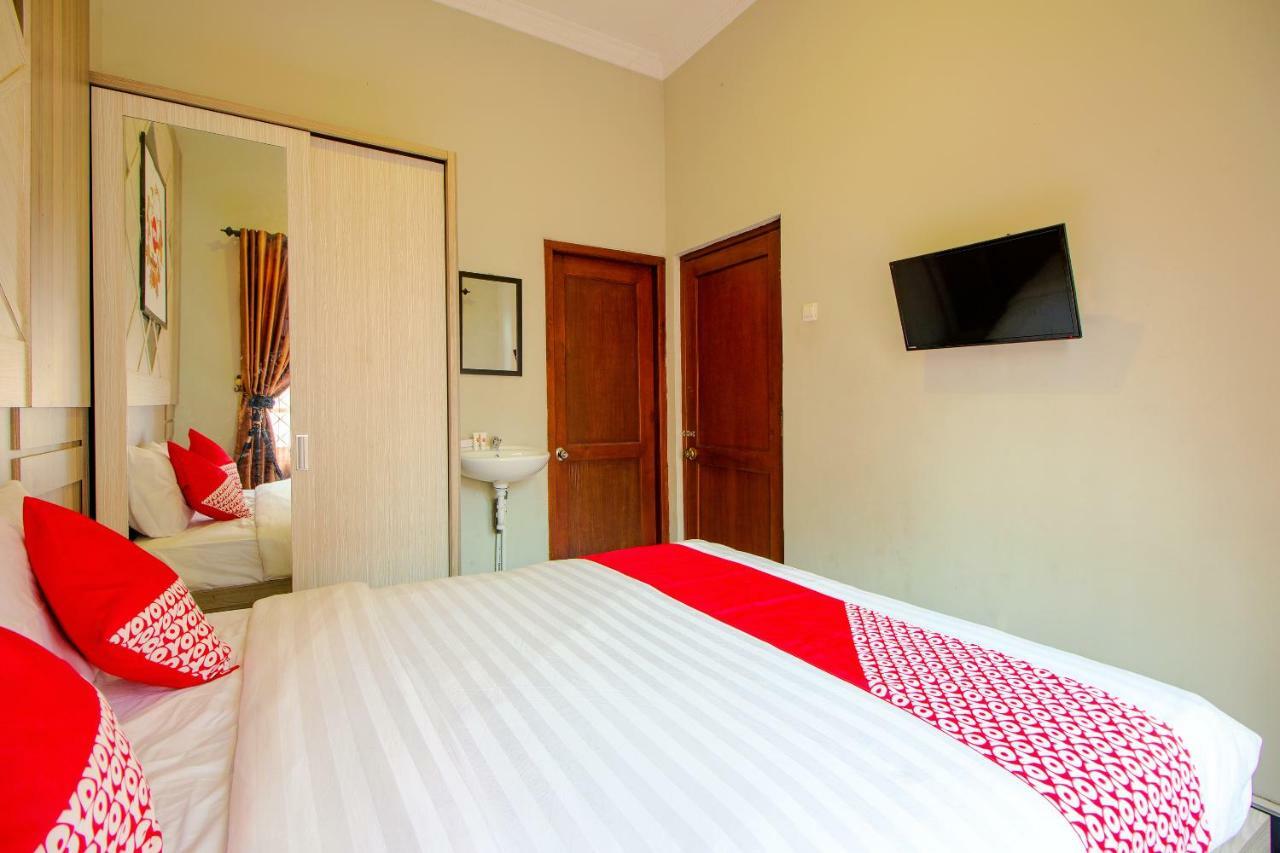 Oyo 1195 The Doctor'S Guest House Syariah Kejayan Exterior foto
