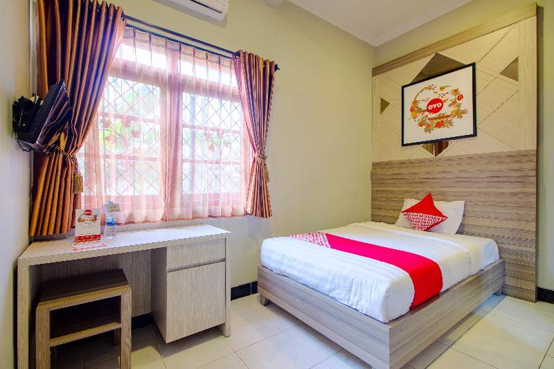 Oyo 1195 The Doctor'S Guest House Syariah Kejayan Exterior foto